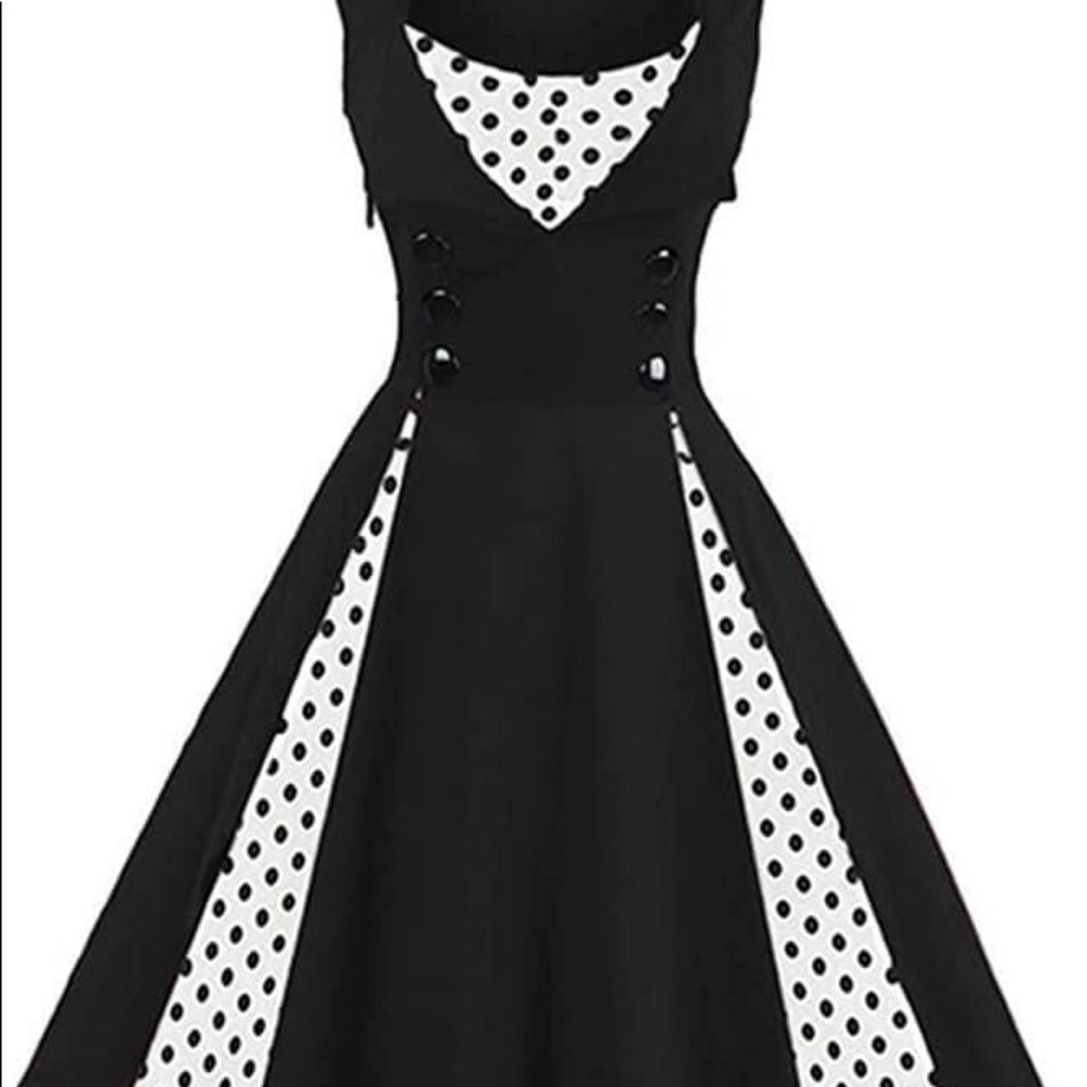 Black dress not true to size. Never been worn